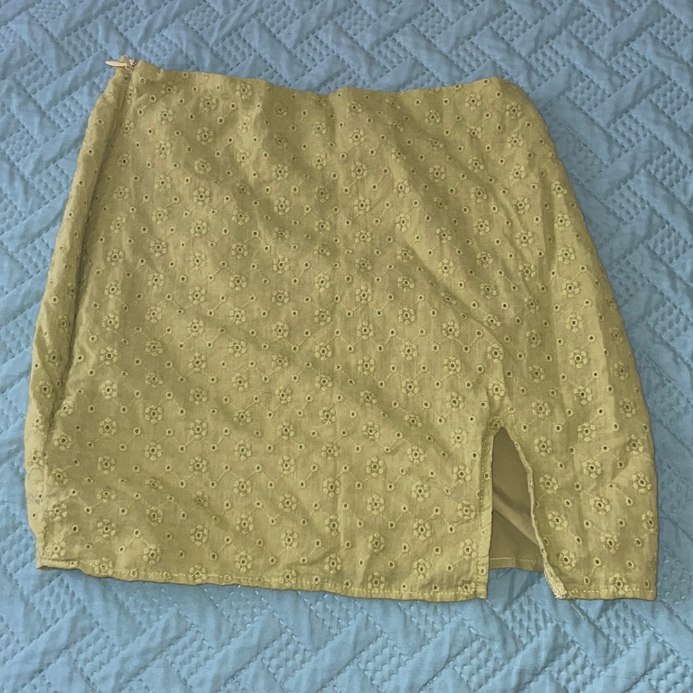 6/$19🦋 green skirt with slit